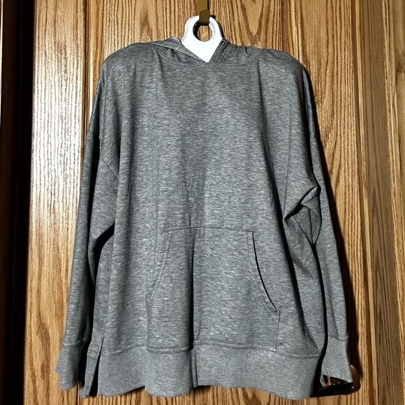 NWOT Women’s XXXL athletics works super soft grey sweatshirt - Picture 3 of 8